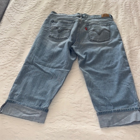 Gently Loved Classic Blue Women's Capri Jeans by Levi’s 515 - Picture 7 of 14